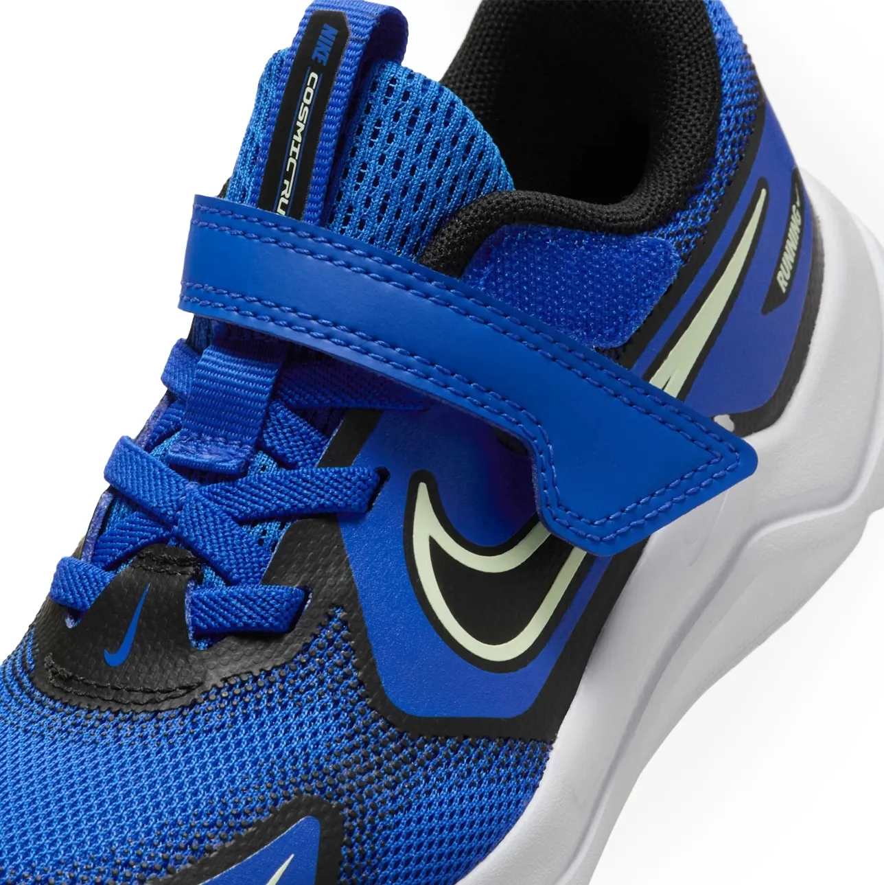 Tênis infantil Nike close cabedal azul mesh com cadarço elástico e velcro